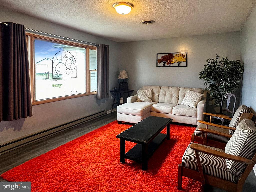 MOUNTAIN VIEW ACRES - Residential