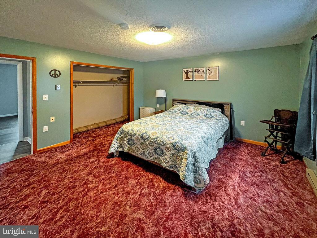 MOUNTAIN VIEW ACRES - Residential