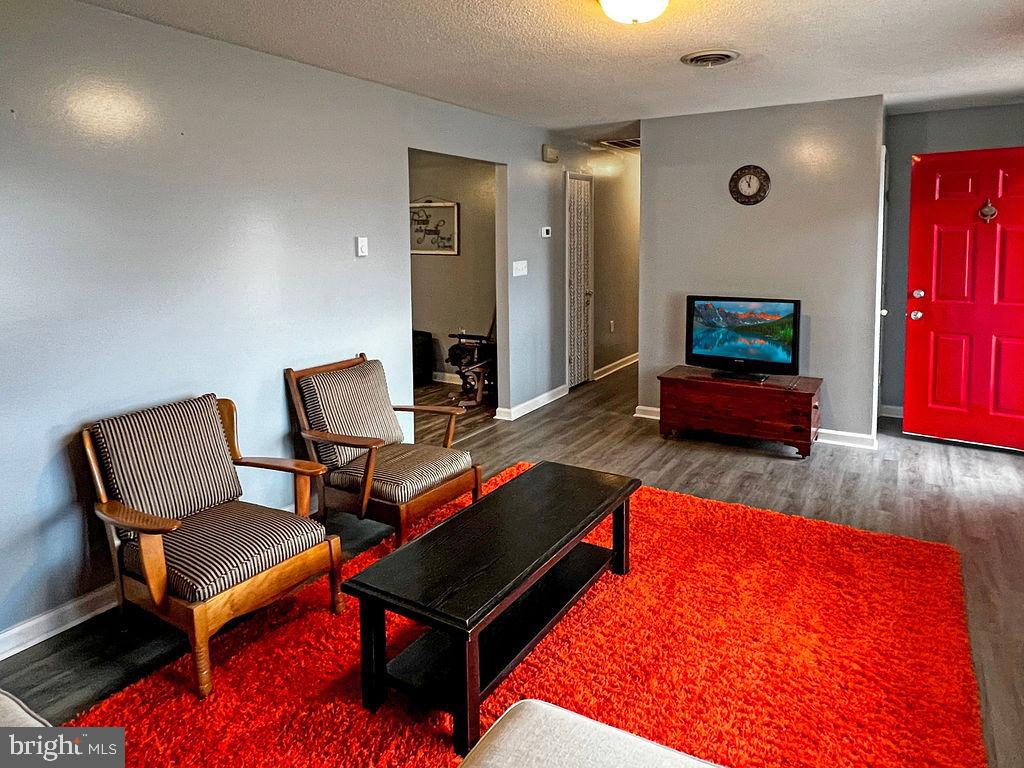 MOUNTAIN VIEW ACRES - Residential