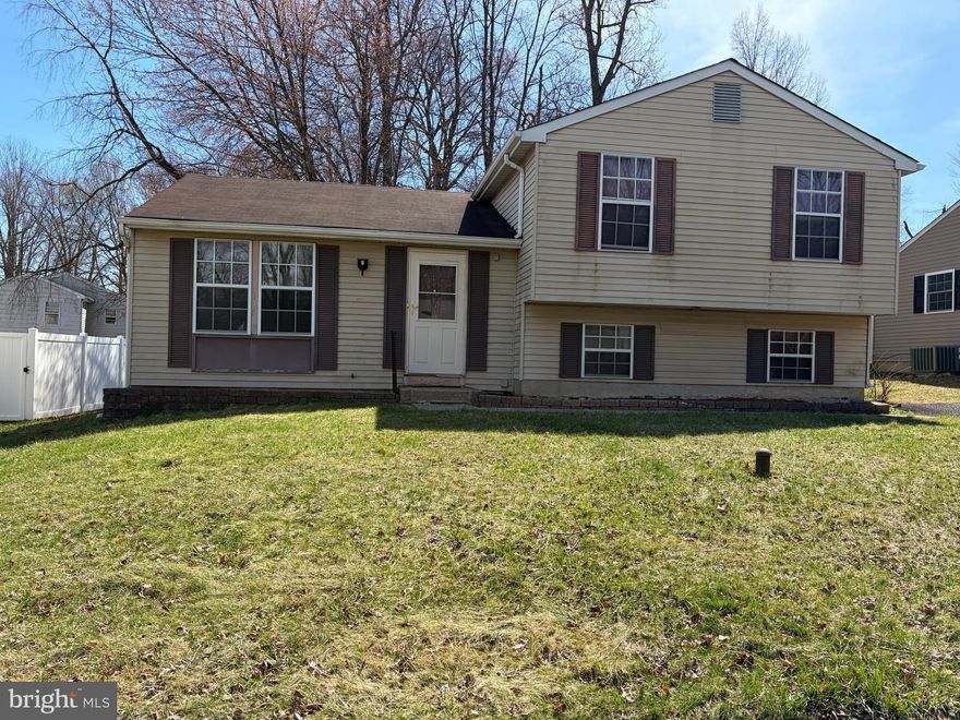 Split Level 3 Bedroom 1.5 Bath
Priced to sell at $349,900
Property is an estate and sold " as is" conditions.