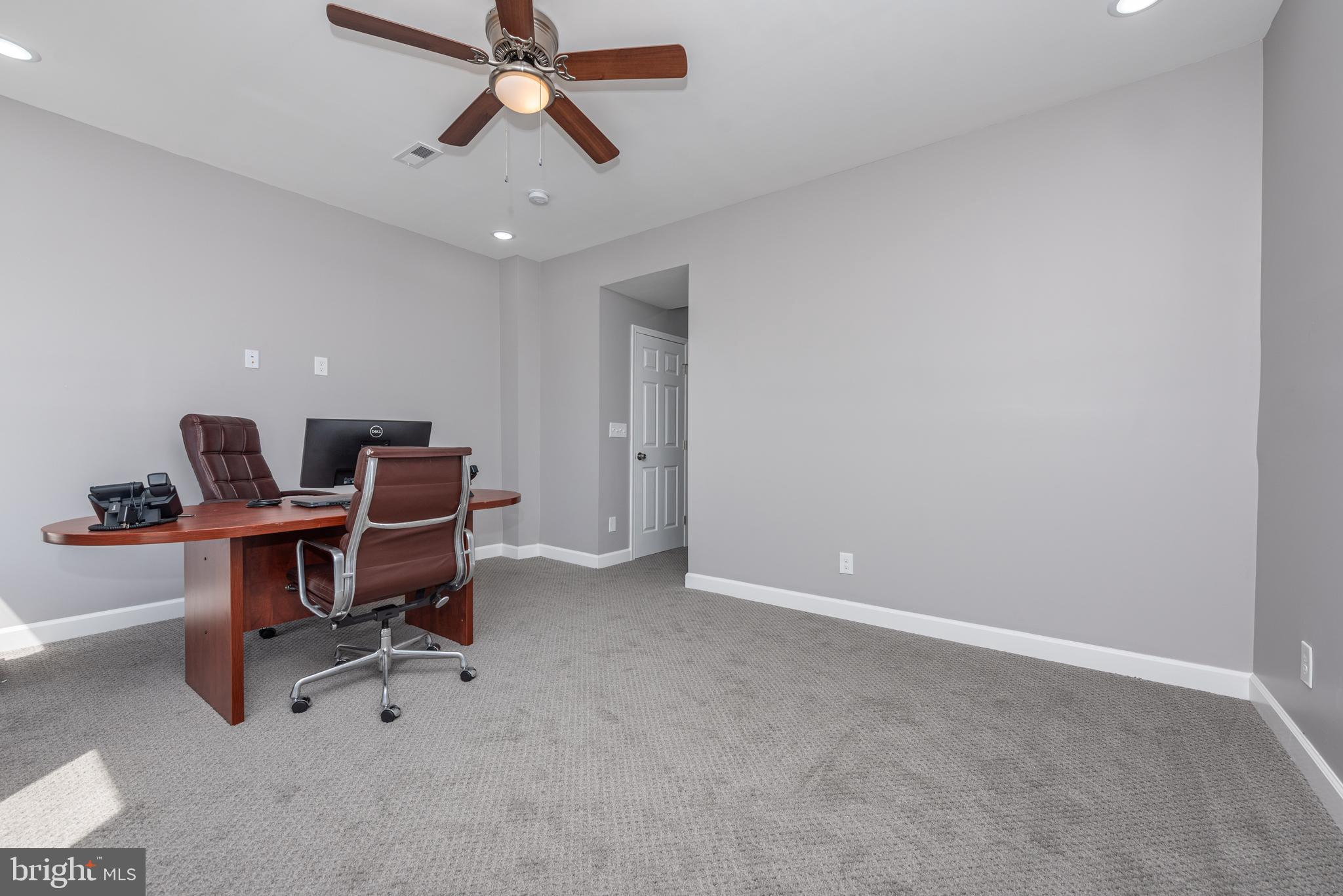 HOLLINS MARKET - Residential