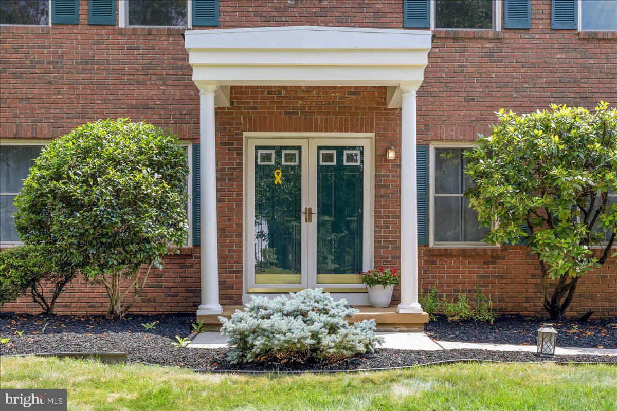 32 W KINCAID DRIVE