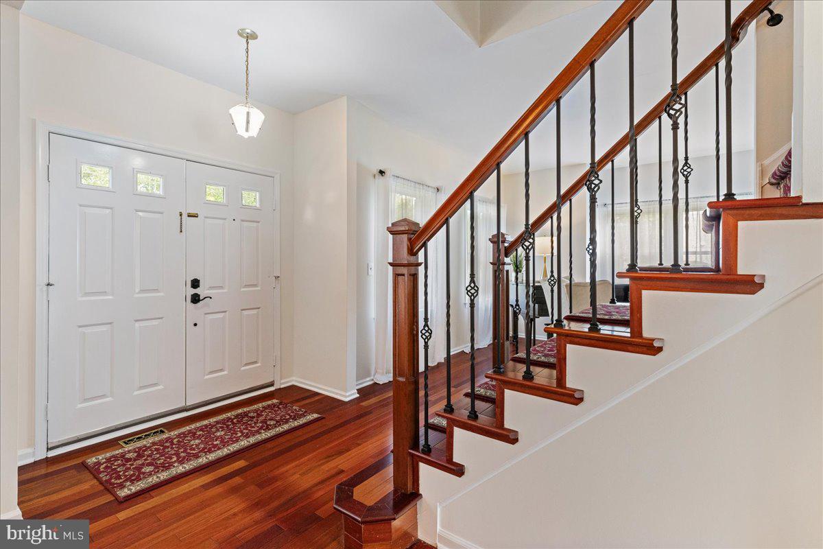 32 W KINCAID DRIVE