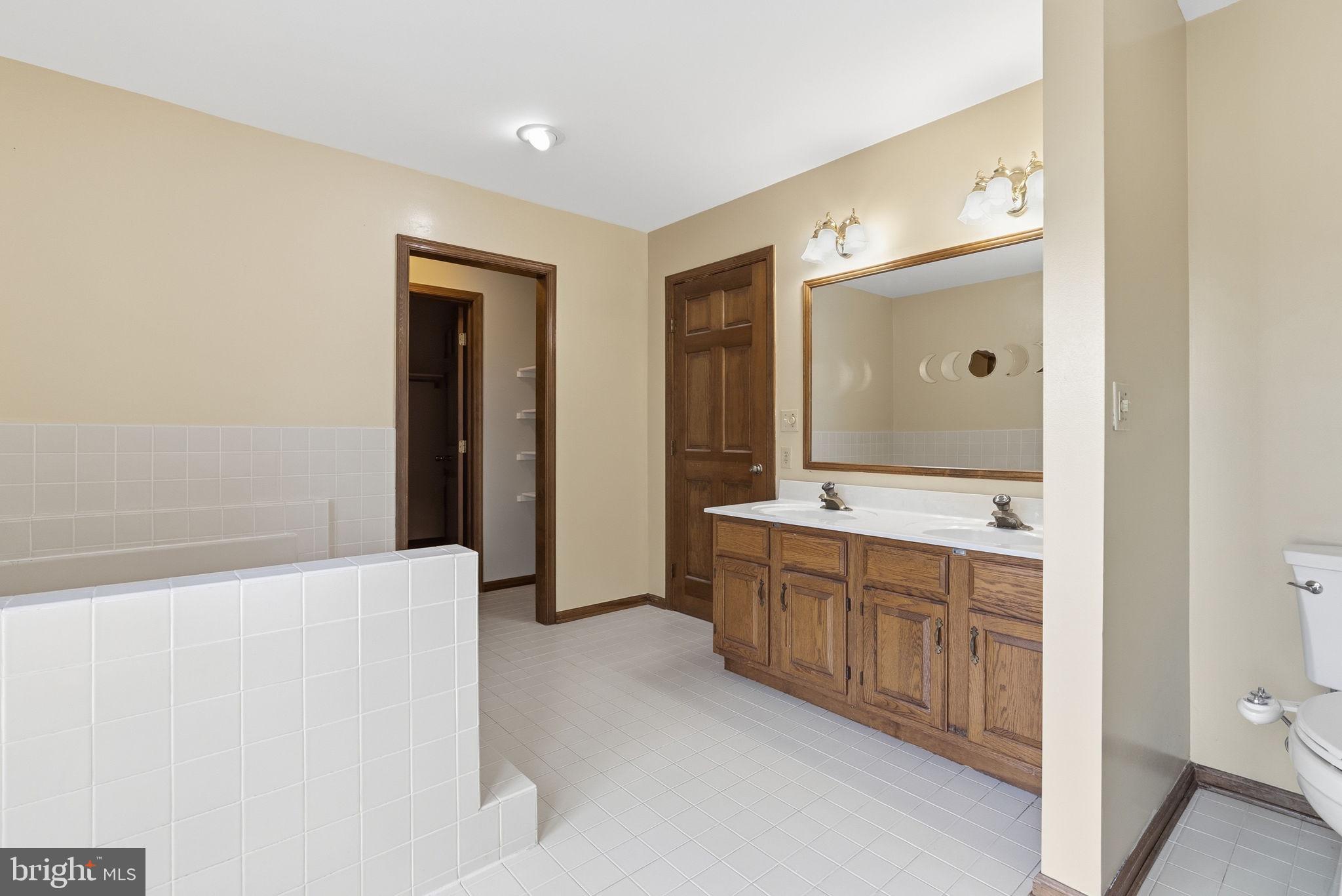 QUAIL HOLLOW - Residential