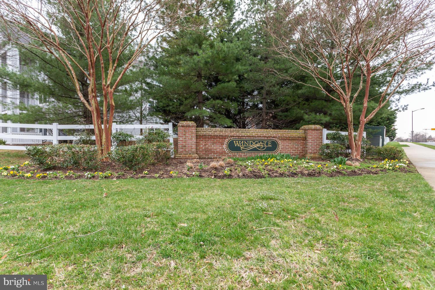 RIVERGATE II - Residential Lease