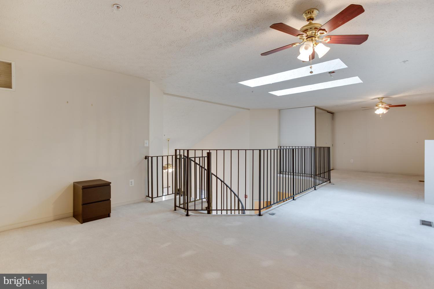 RIVERGATE II - Residential Lease