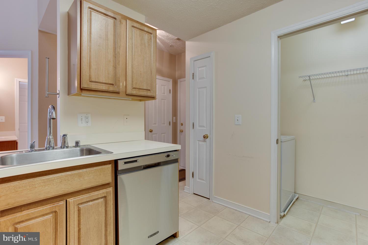RIVERGATE II - Residential Lease