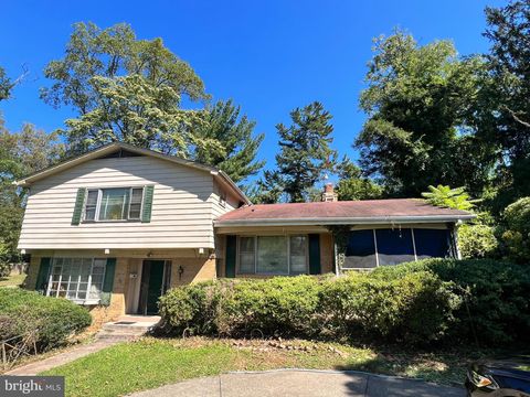 Photo of 10205 DRUMM AVE, KENSINGTON, MD 20895 (MLS # MDMC2107452)