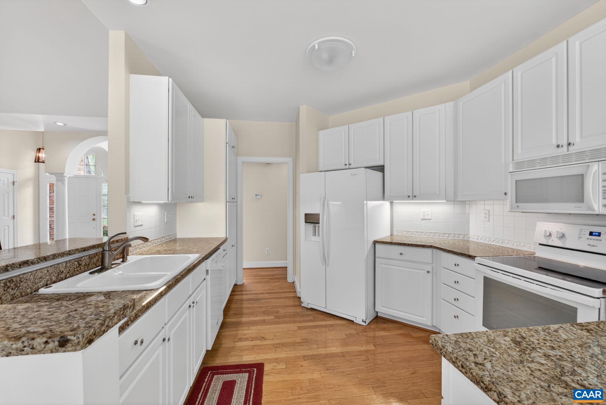 1804 CREEKVIEW LN
