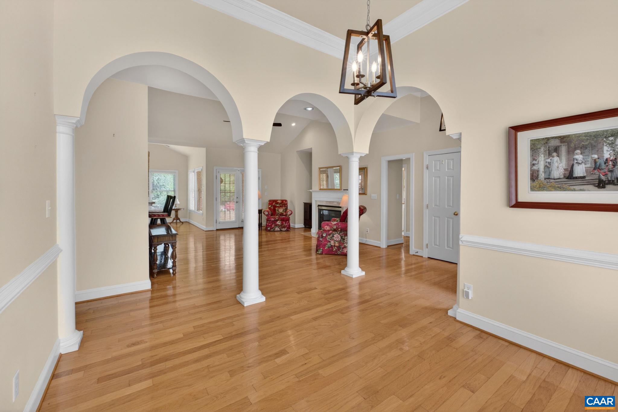 1804 CREEKVIEW LN