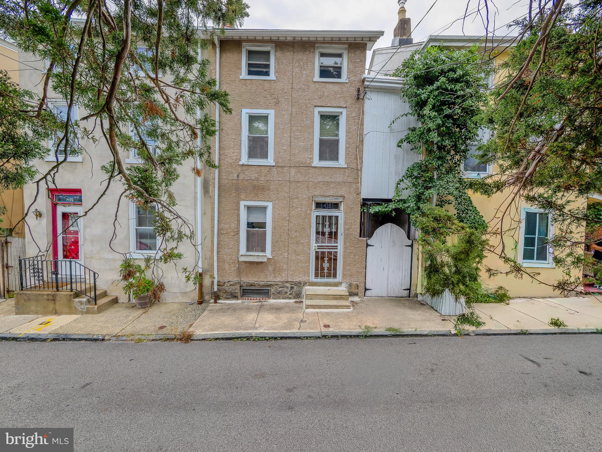418 W WOODLAWN STREET