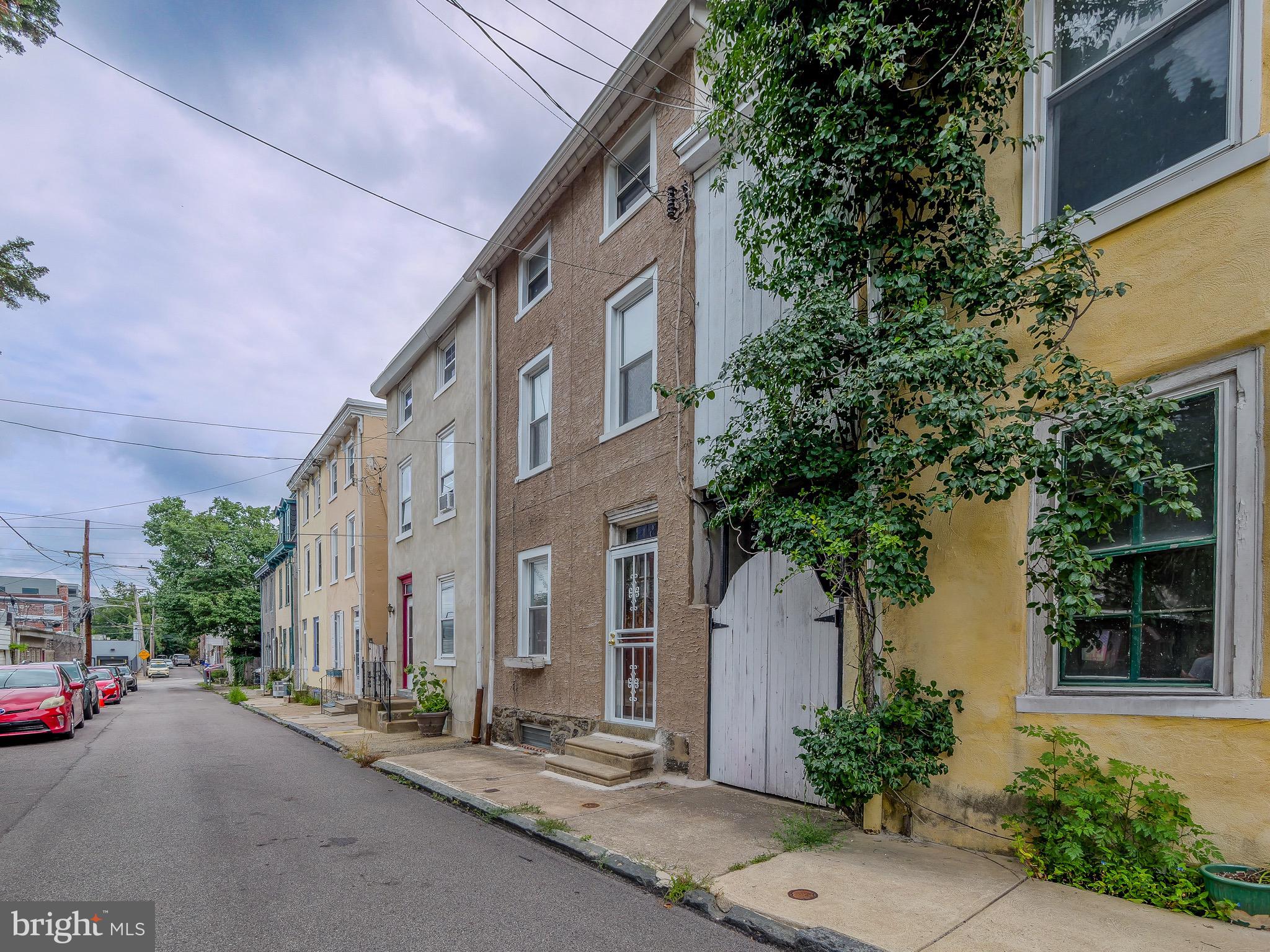 418 W WOODLAWN STREET