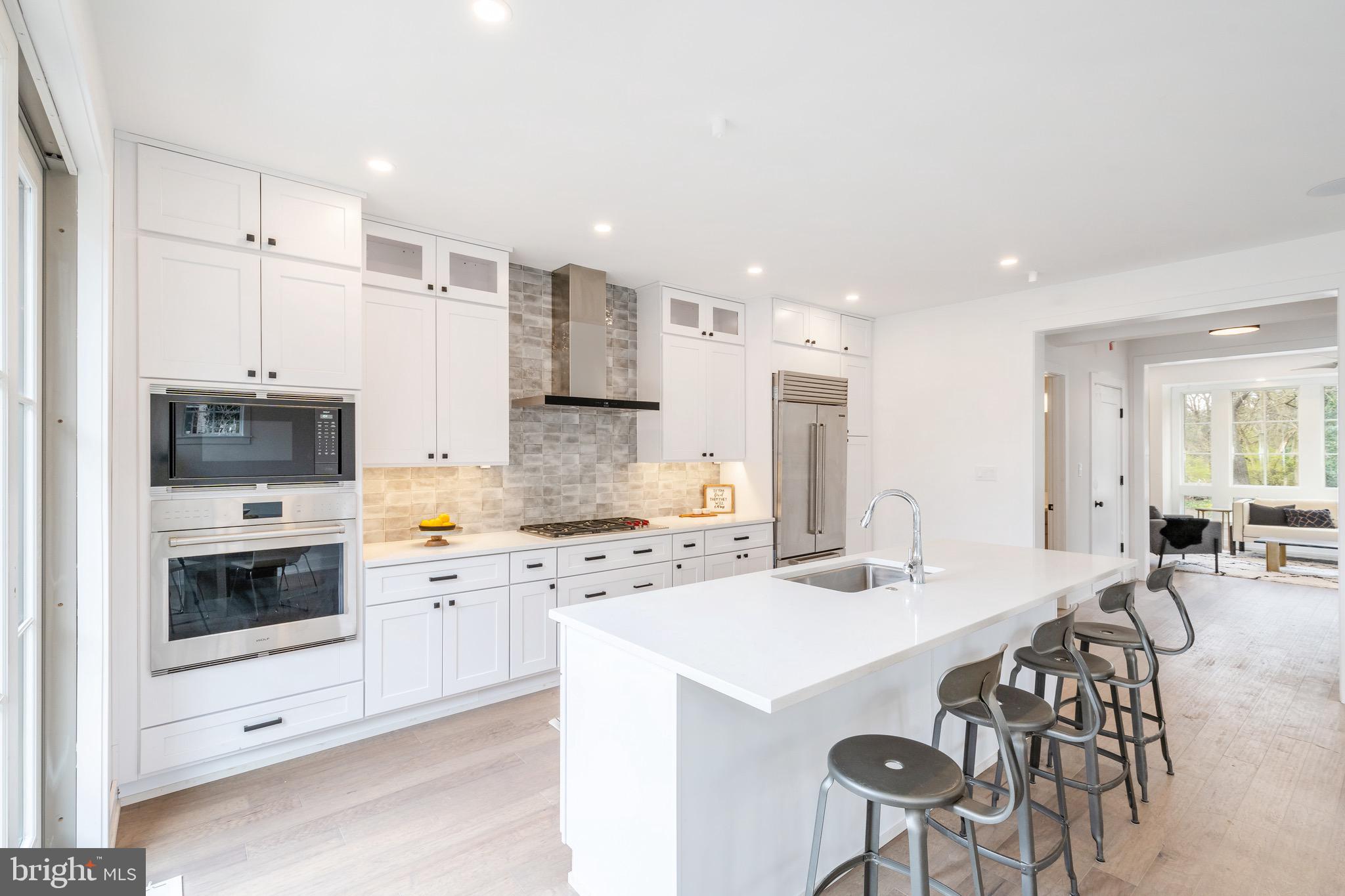 CHESTNUT HILL - Residential