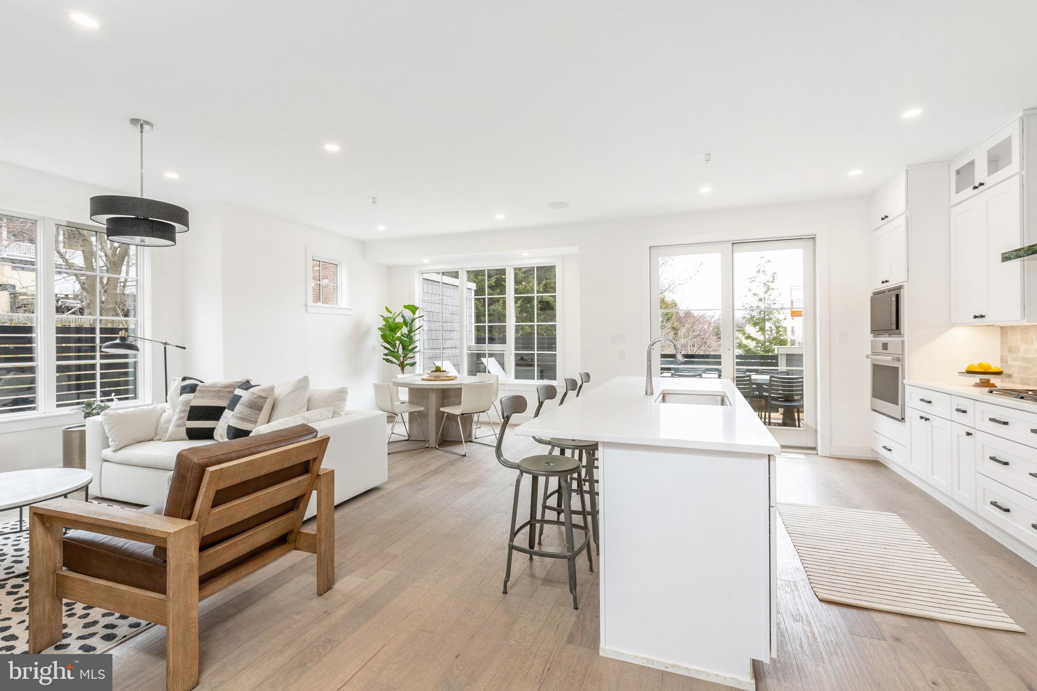 CHESTNUT HILL - Residential