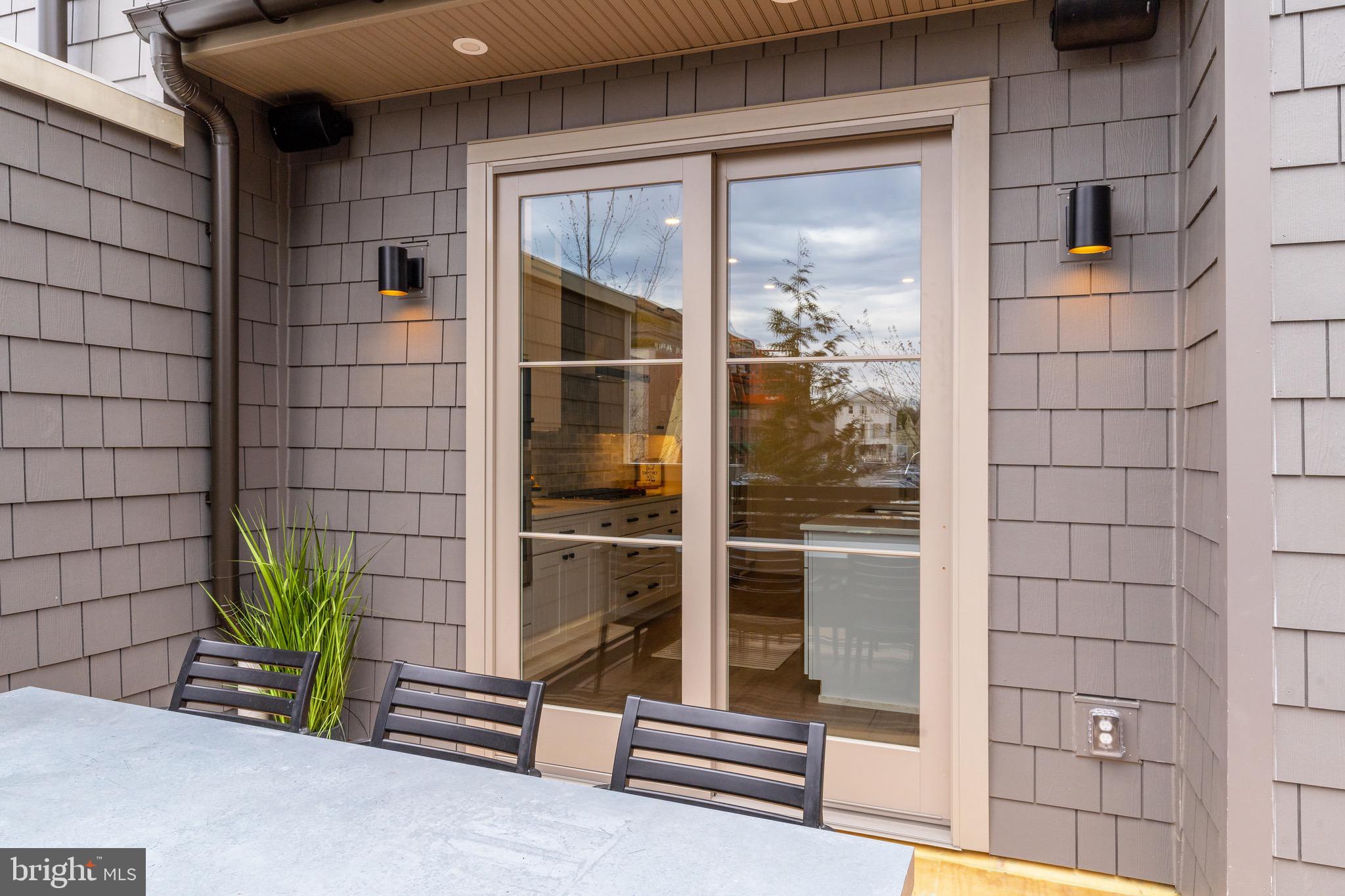 CHESTNUT HILL - Residential