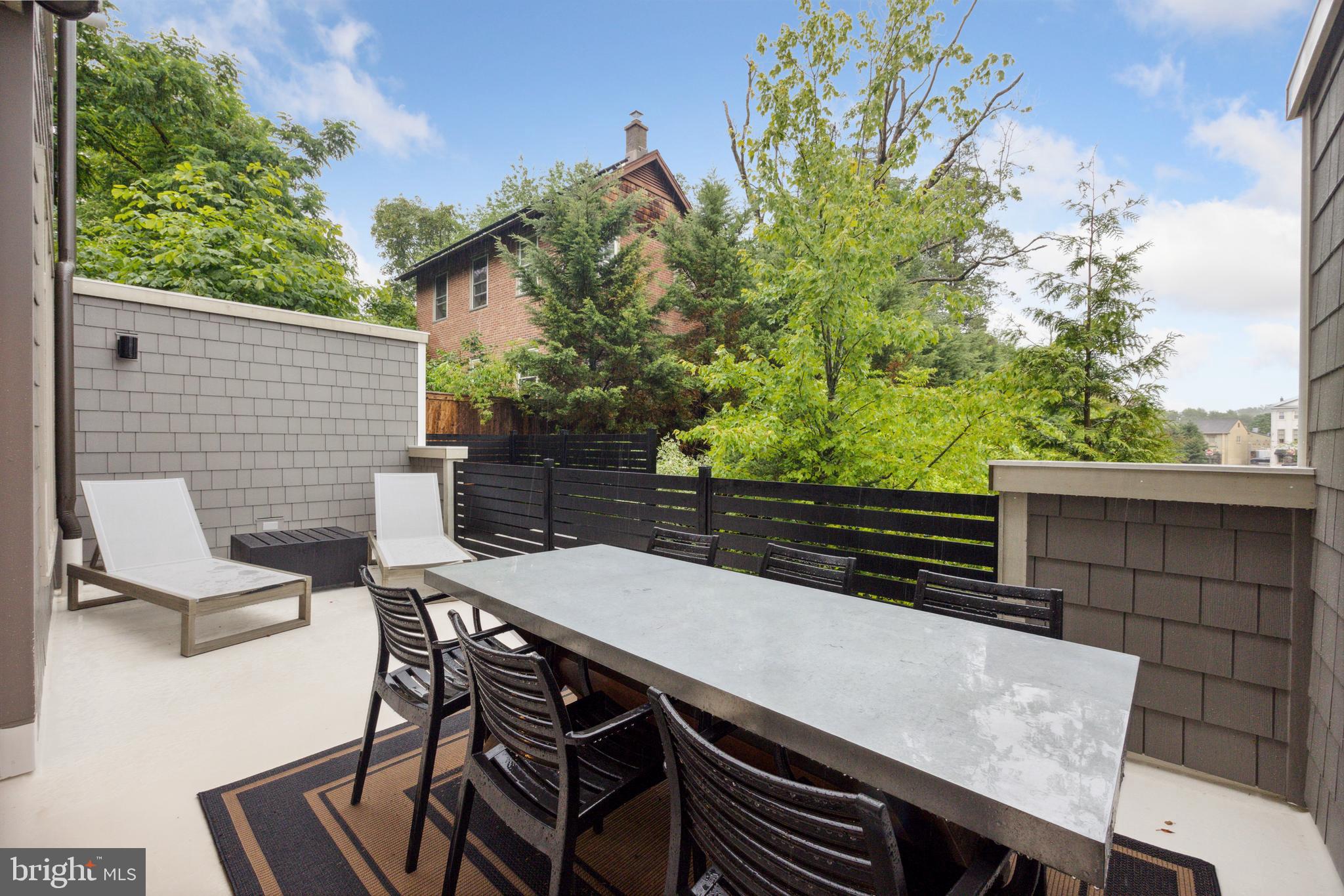 CHESTNUT HILL - Residential