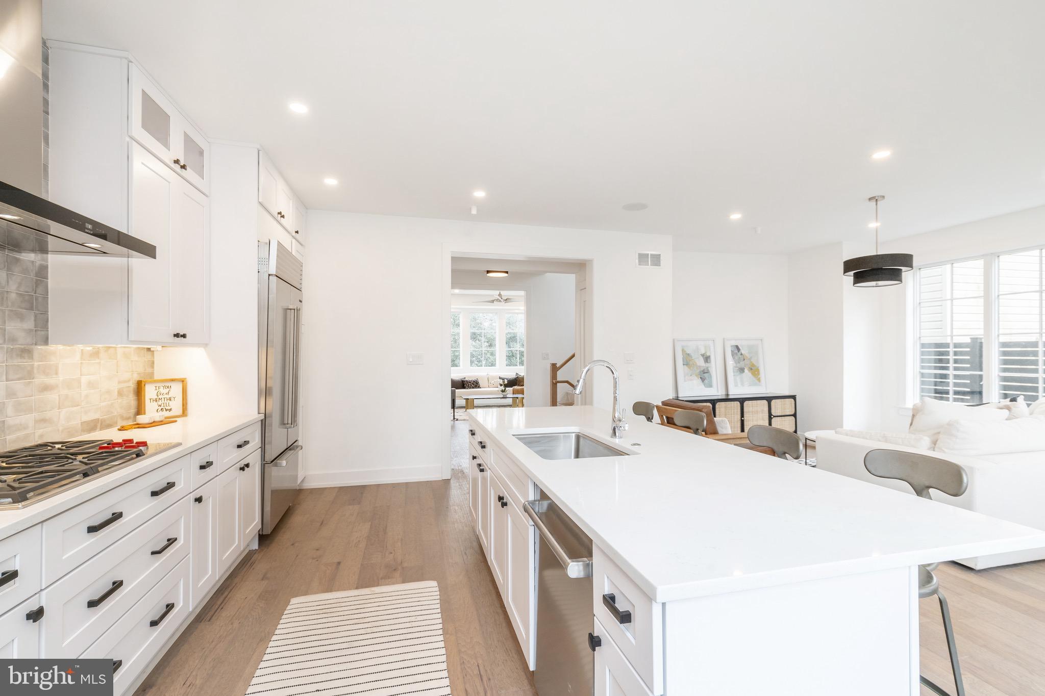 CHESTNUT HILL - Residential