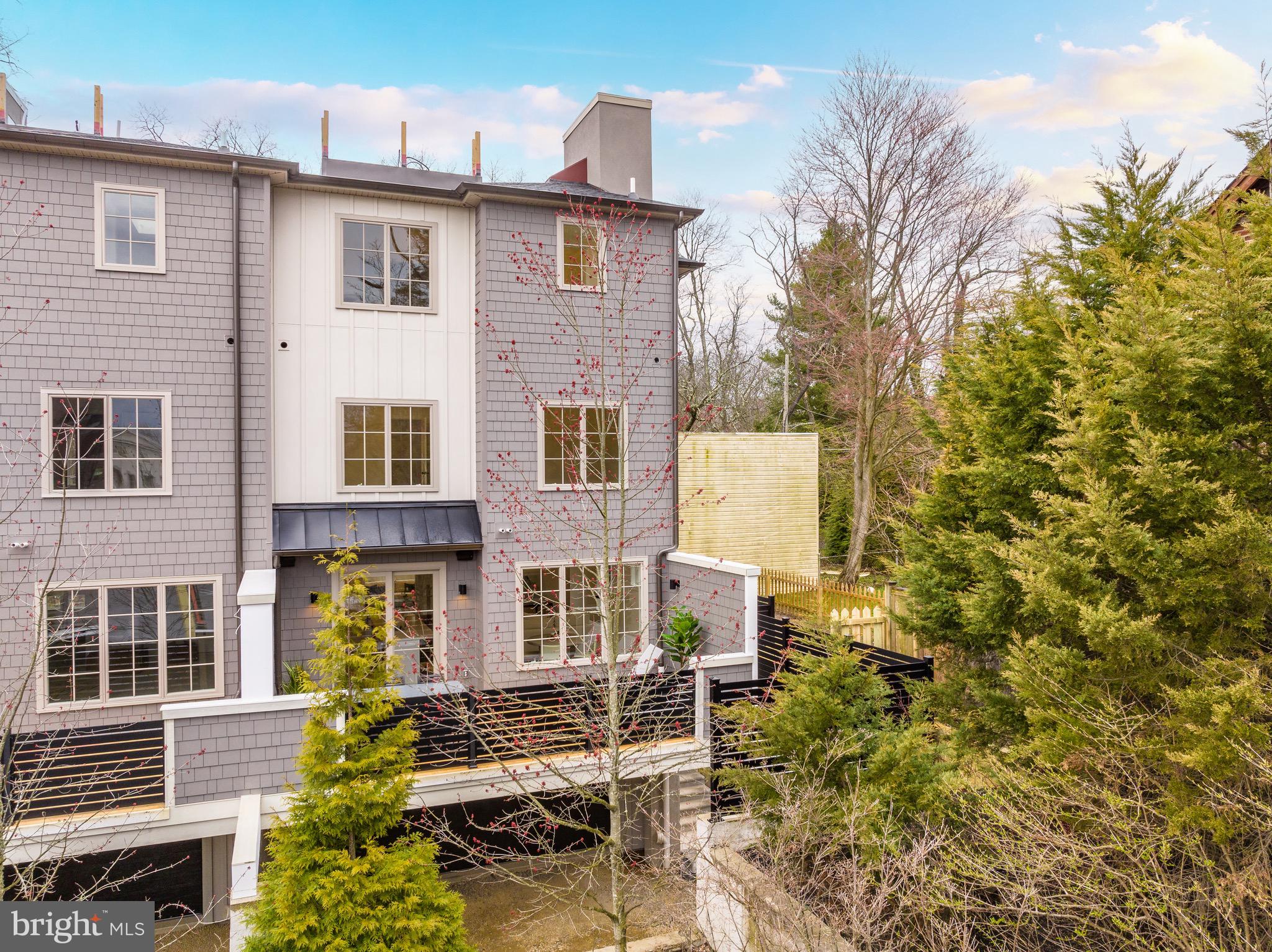 CHESTNUT HILL - Residential