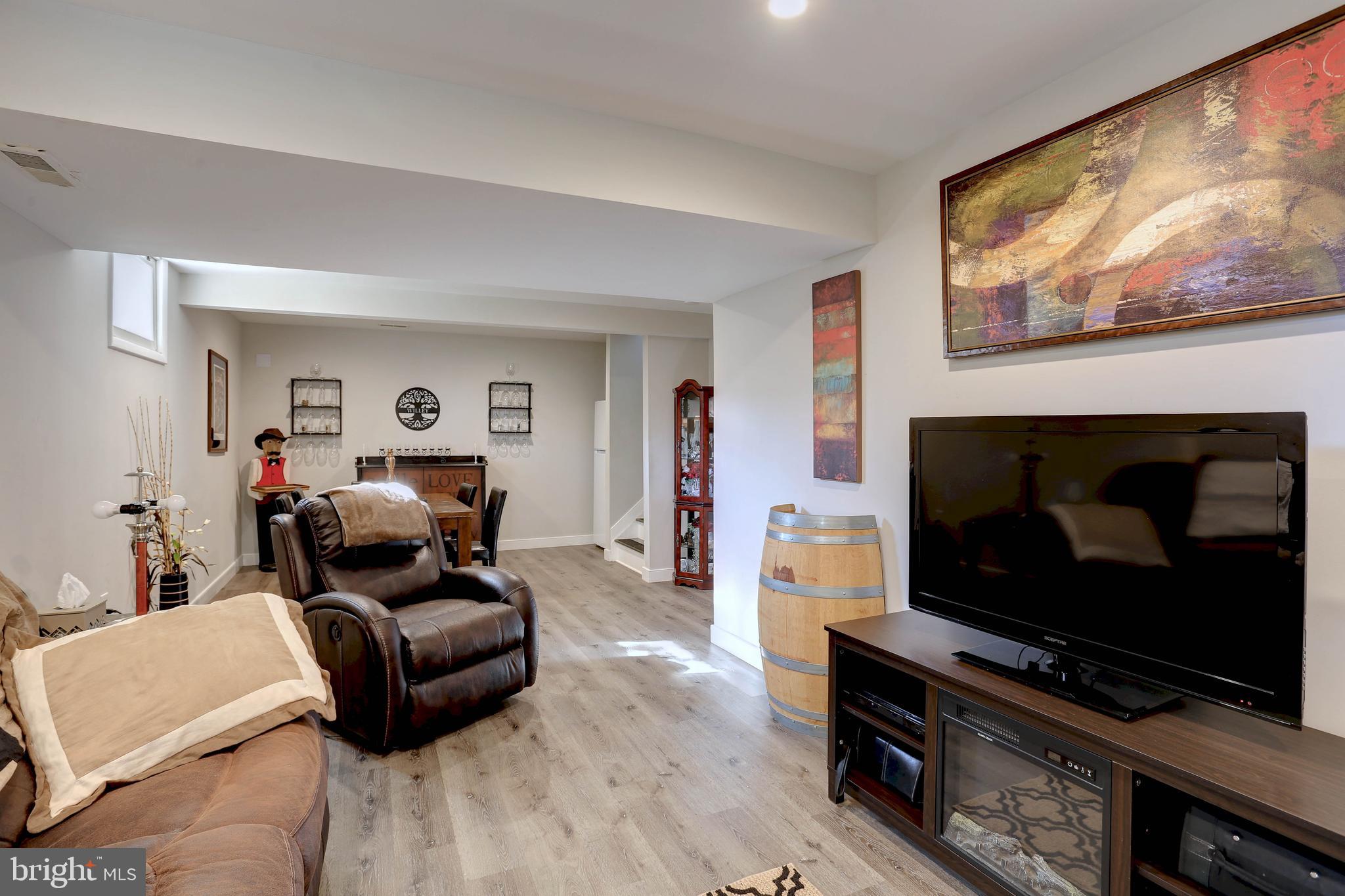 CREEK VIEW - Residential