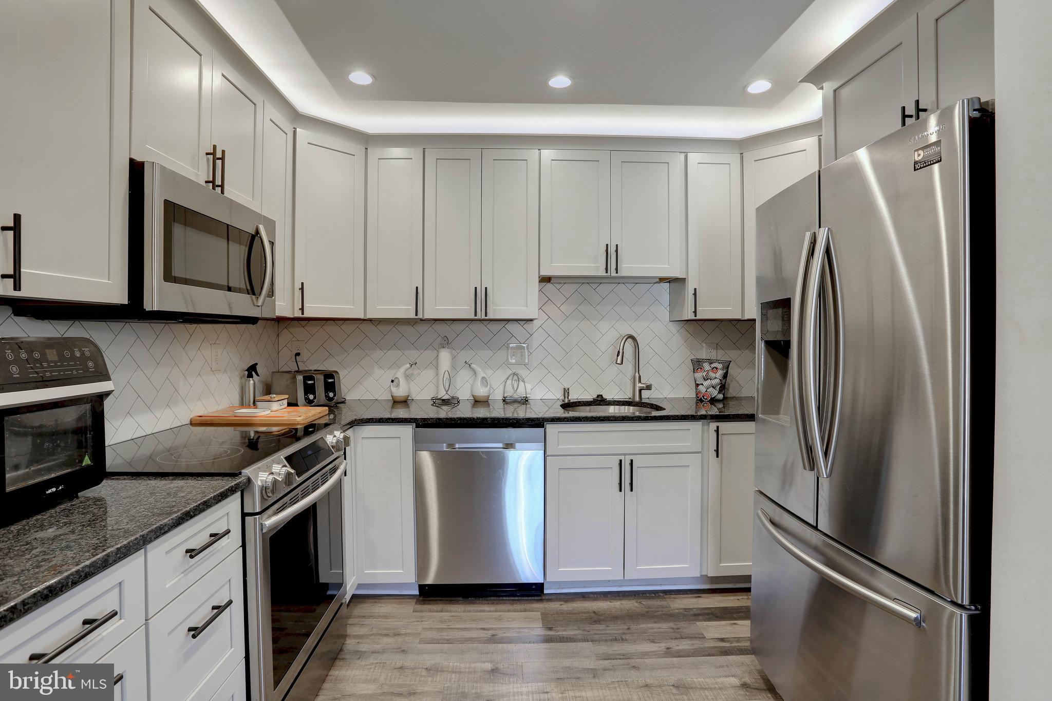 CREEK VIEW - Residential