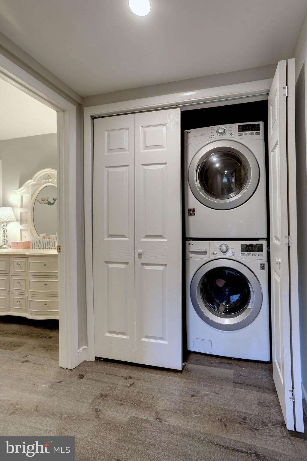 CREEK VIEW - Residential