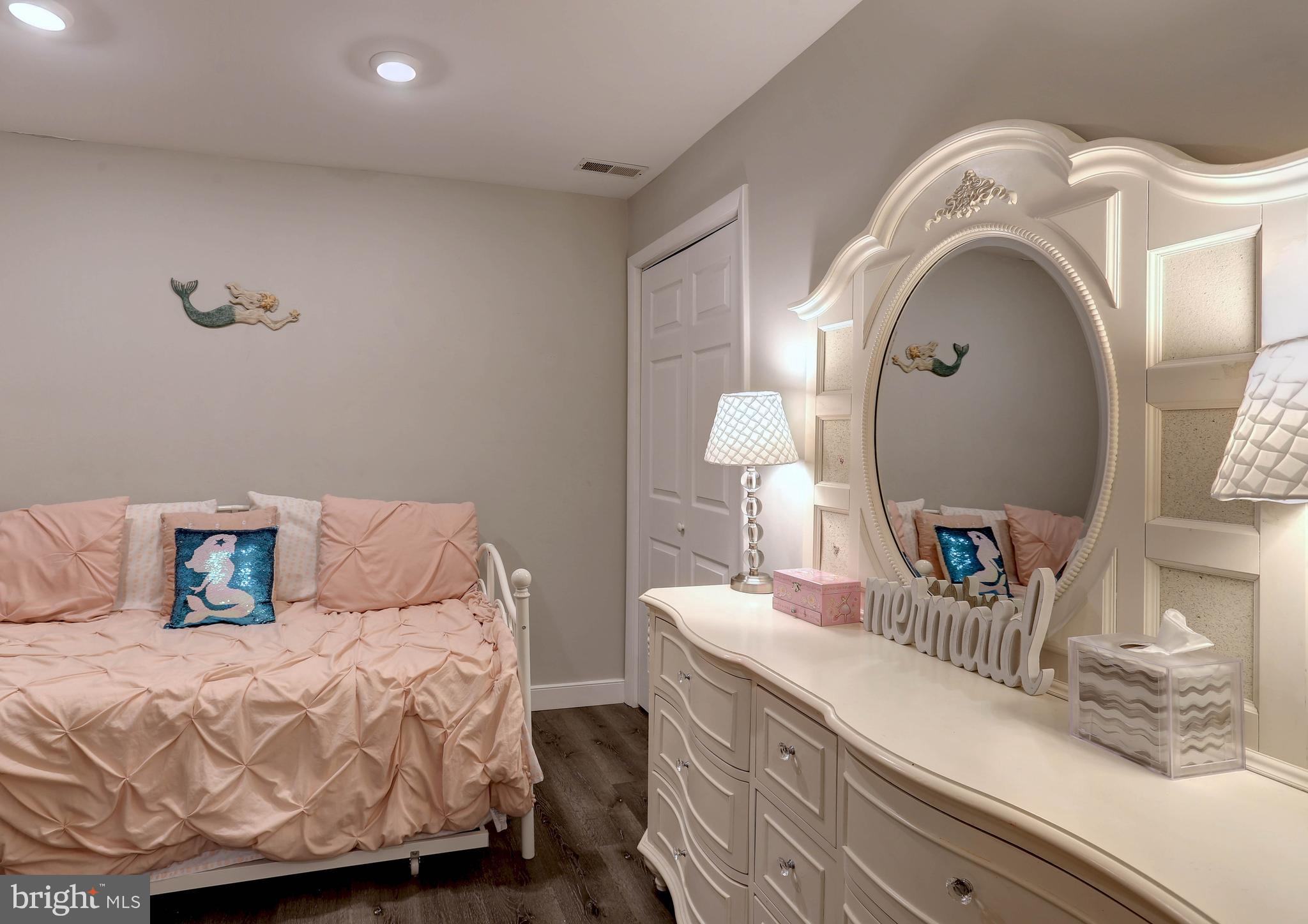 CREEK VIEW - Residential