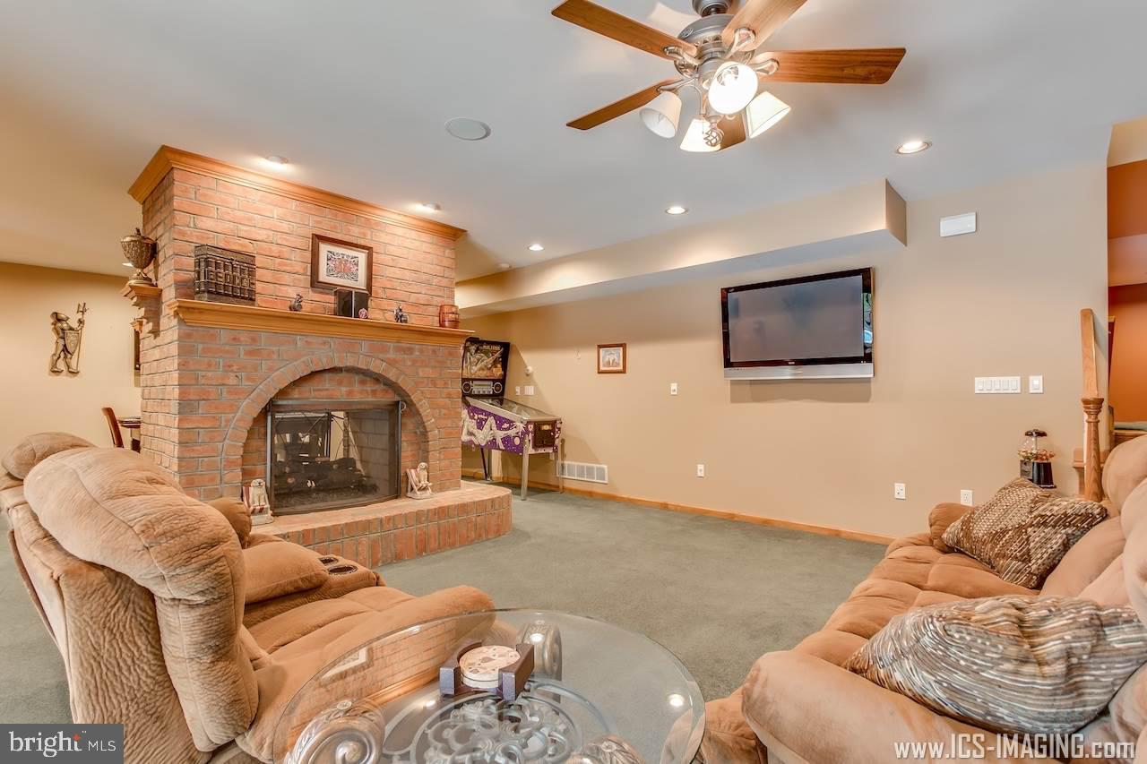 HILLSIDE FARMS - Residential