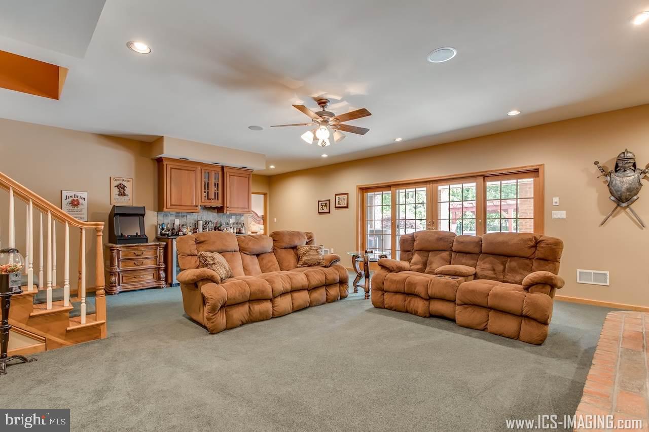 HILLSIDE FARMS - Residential