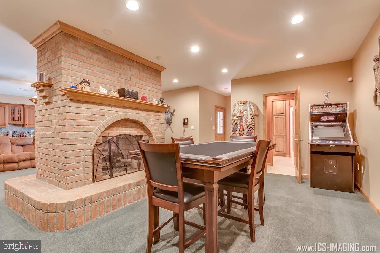 HILLSIDE FARMS - Residential