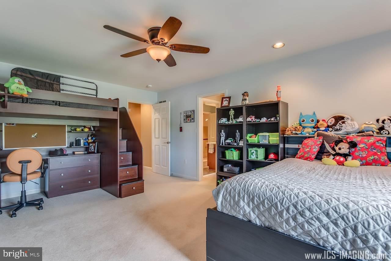 HILLSIDE FARMS - Residential