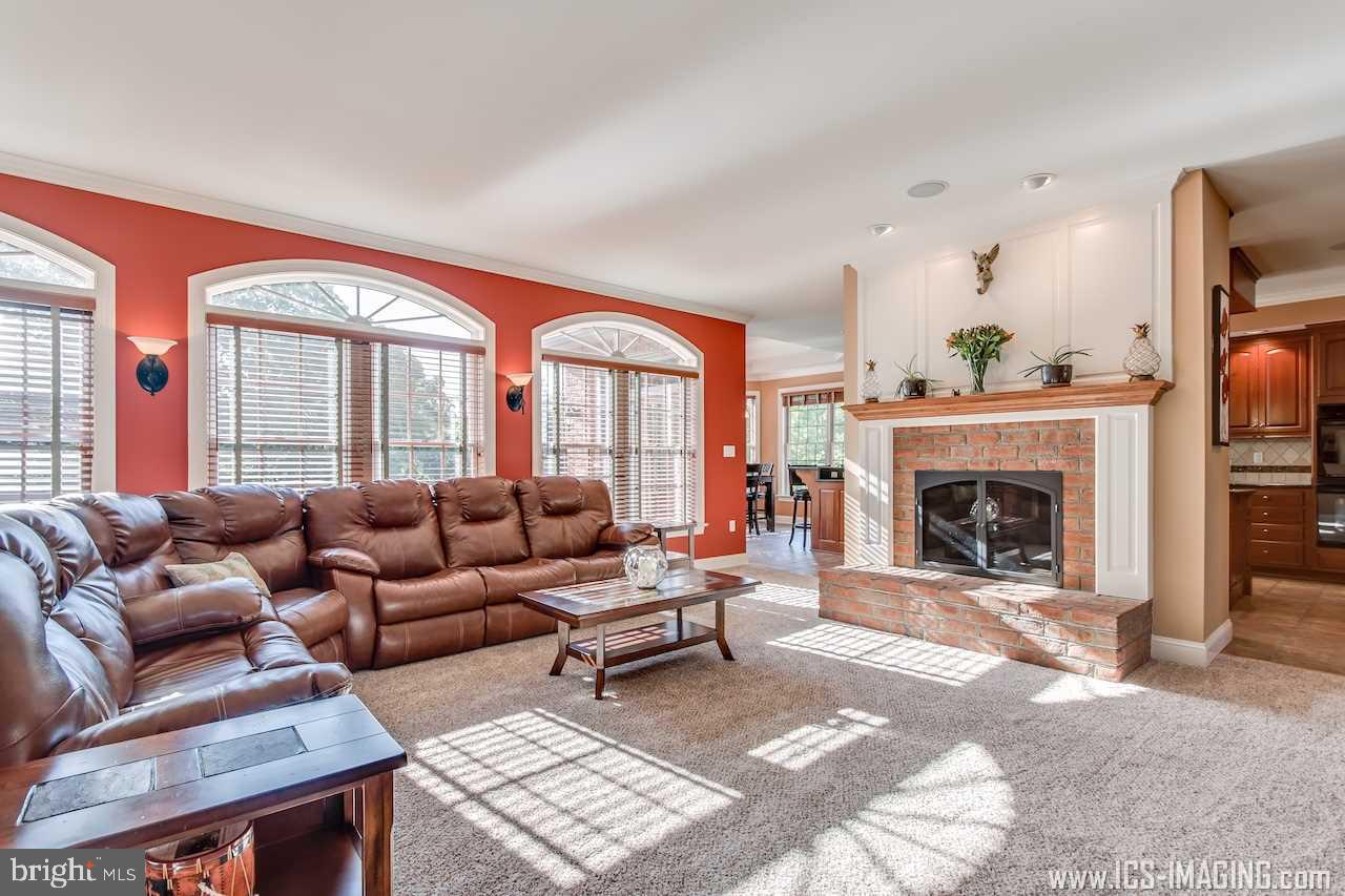 HILLSIDE FARMS - Residential