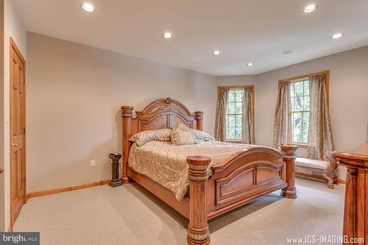 HILLSIDE FARMS - Residential