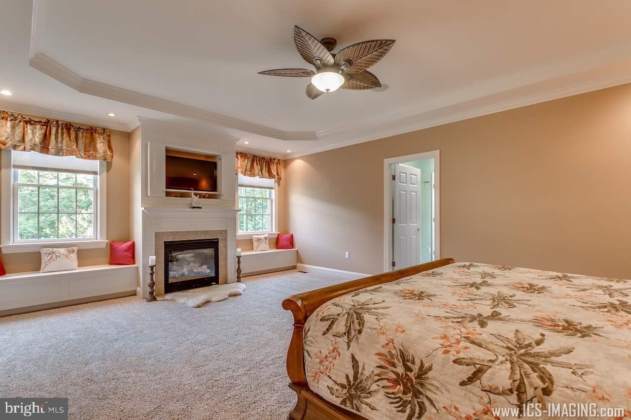 HILLSIDE FARMS - Residential