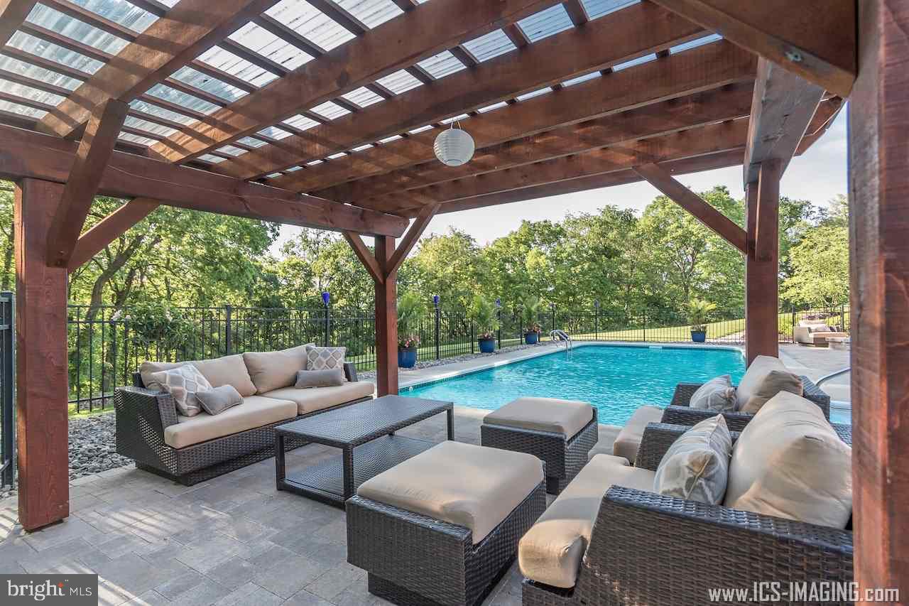 HILLSIDE FARMS - Residential