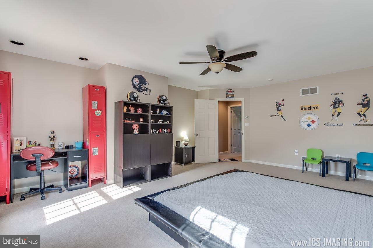 HILLSIDE FARMS - Residential