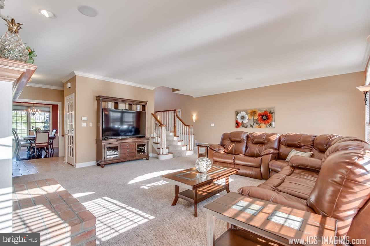 HILLSIDE FARMS - Residential