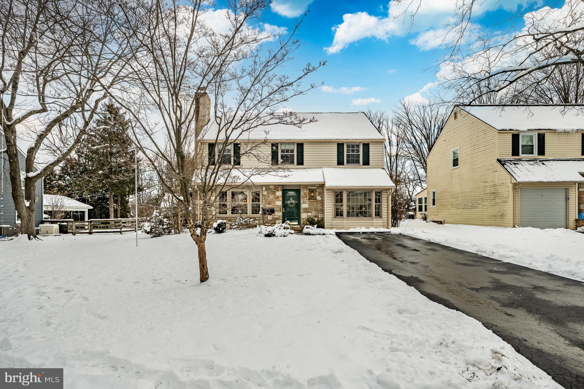 WILLOW MANOR - Residential