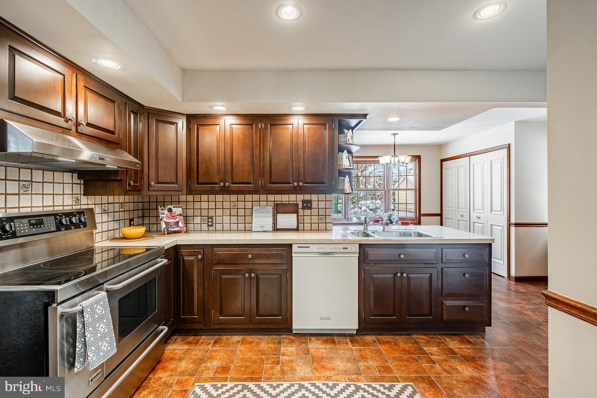 WILLOW MANOR - Residential