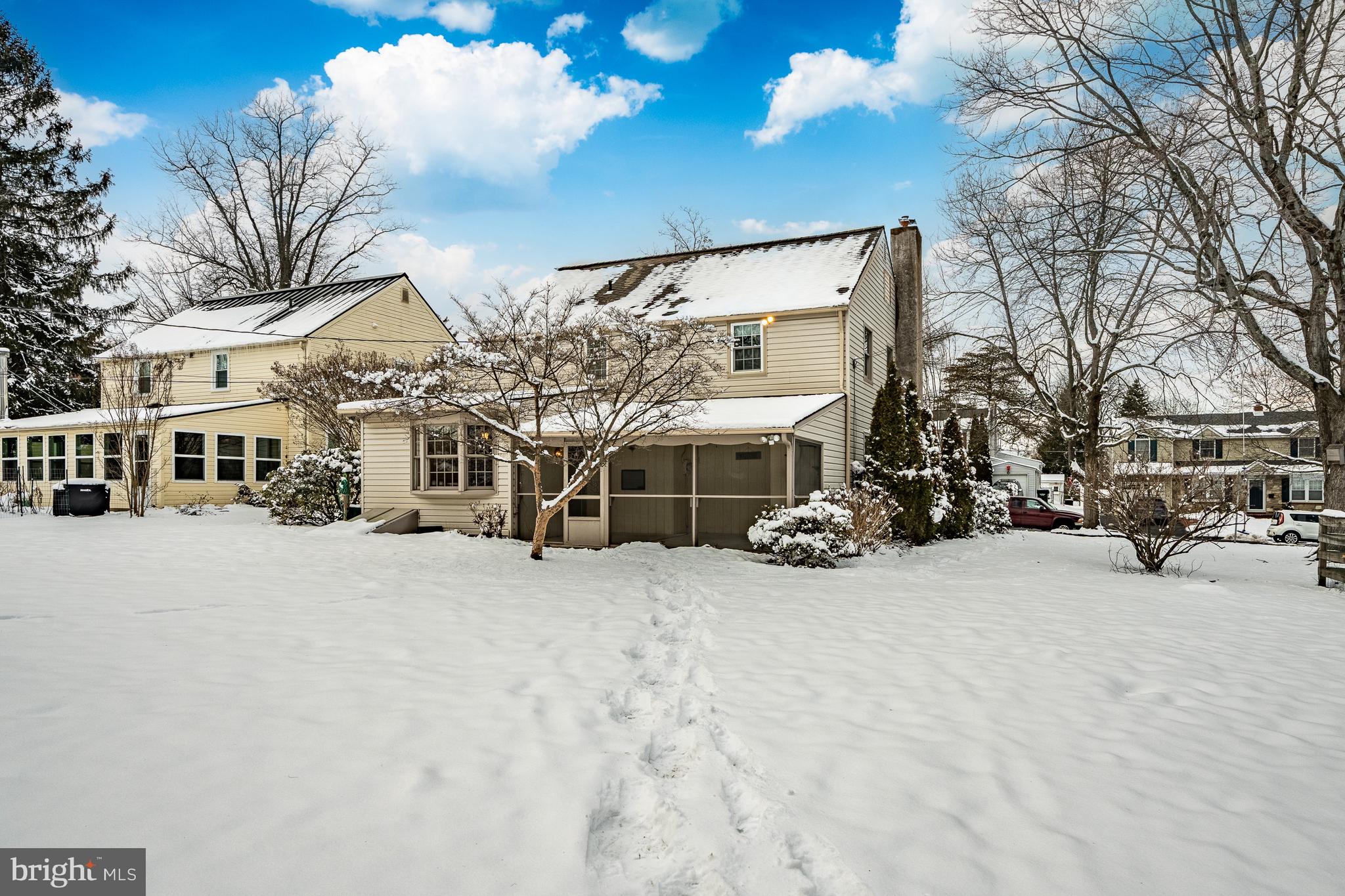 WILLOW MANOR - Residential