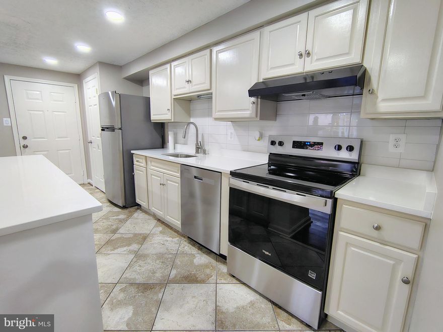 Where elegance meets comfort! This fully remodeled, well-appointed unit, nestled within a beautifully maintained garden-style building, offers a unique blend of classic Colonial architecture and modern conveniences, making it the perfect sanctuary for those seeking a sophisticated lifestyle. Upgraded counters, solid wood flooring, new appliances, cabinetry and fixtures!   This 2 Bedroom, 2 Bath unit provides a washer & dryer for effortless laundry days. Enjoy the ease of assigned parking, ensuring that your vehicle is always close at hand. The property is available for lease immediately.  1-2 year terms. Water & trash included.   Landlord requires a minimum 650 credit score, solid employment and rental verifications.   Online application process.