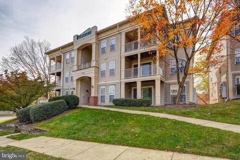 1066 Gardenview Loop Unit 304, Woodbridge, VA MLS: VAPW2107232