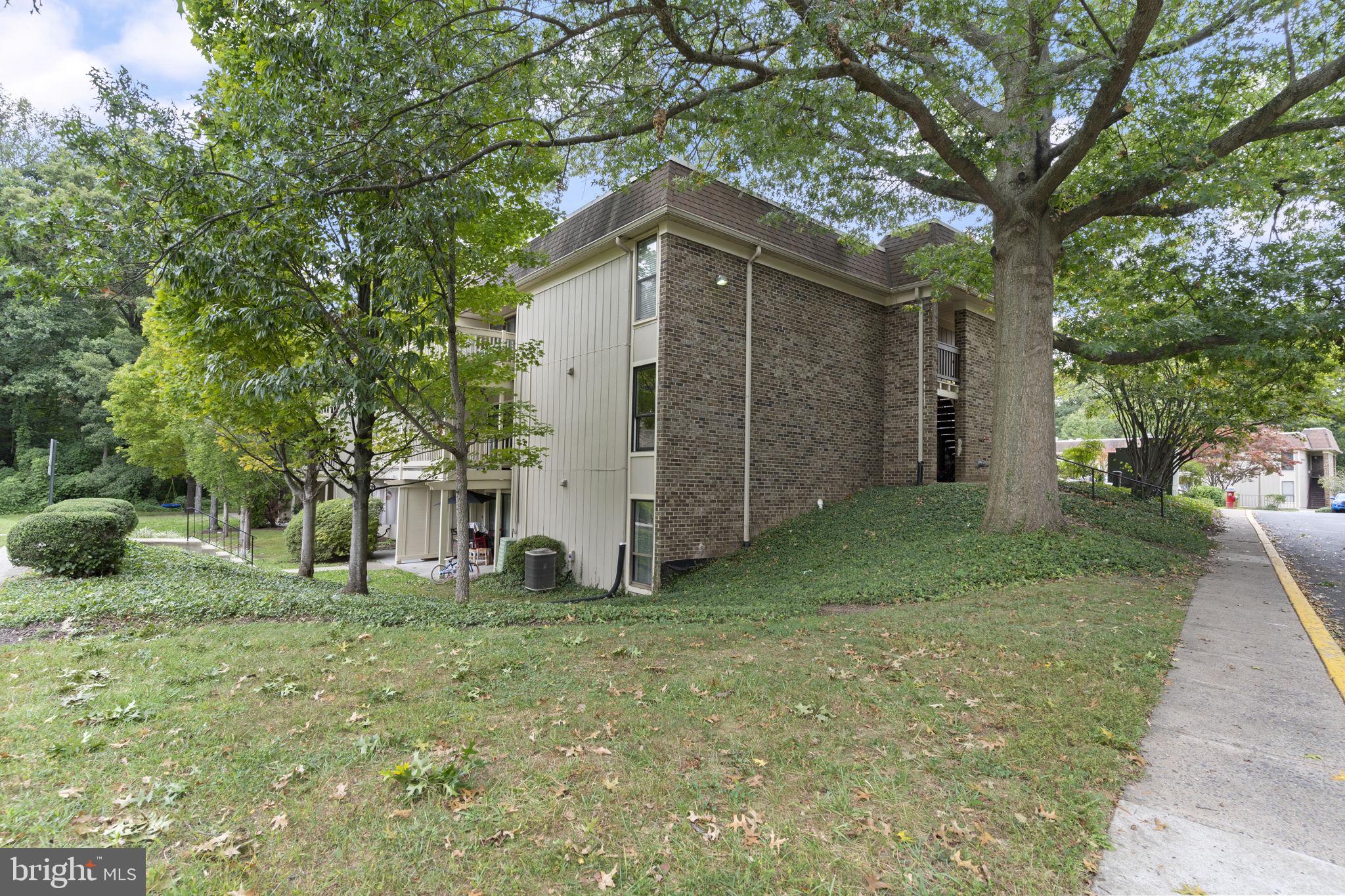 5766 REXFORD COURT M