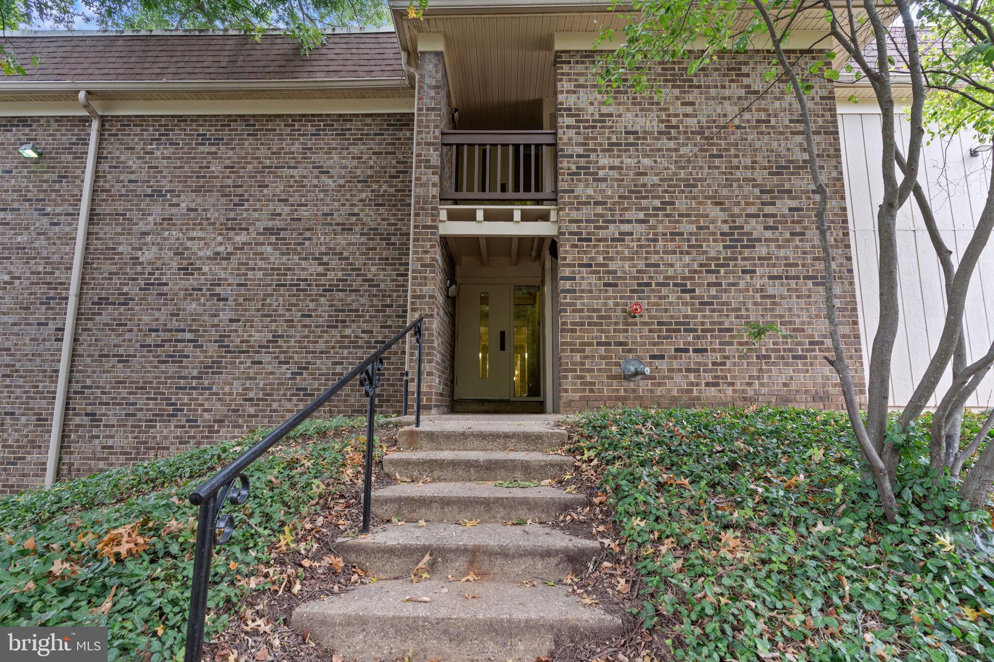 5766 REXFORD COURT M