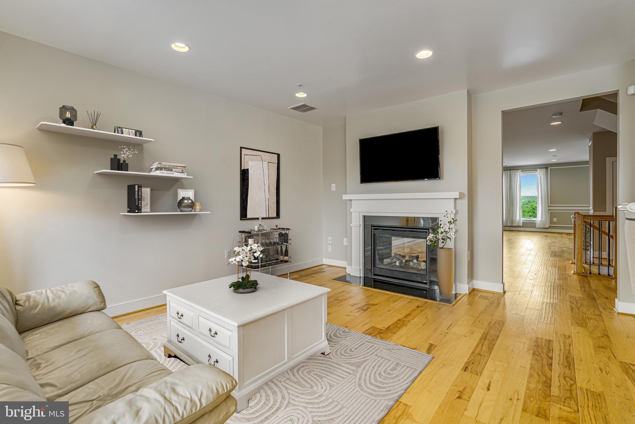2110 POTOMAC AVENUE 102