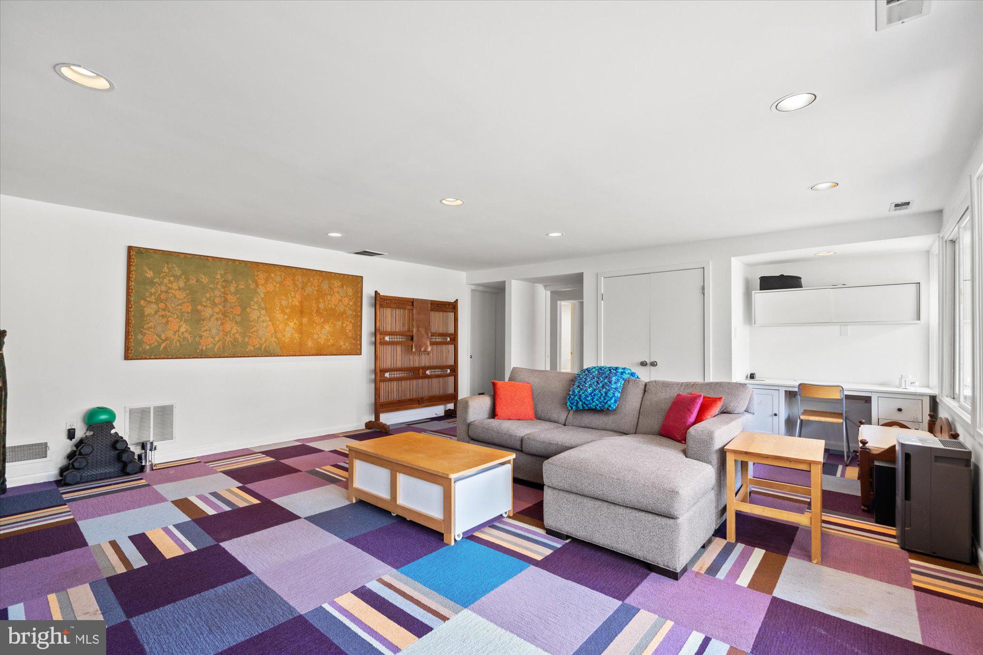 CARDEROCK SPRINGS - Residential