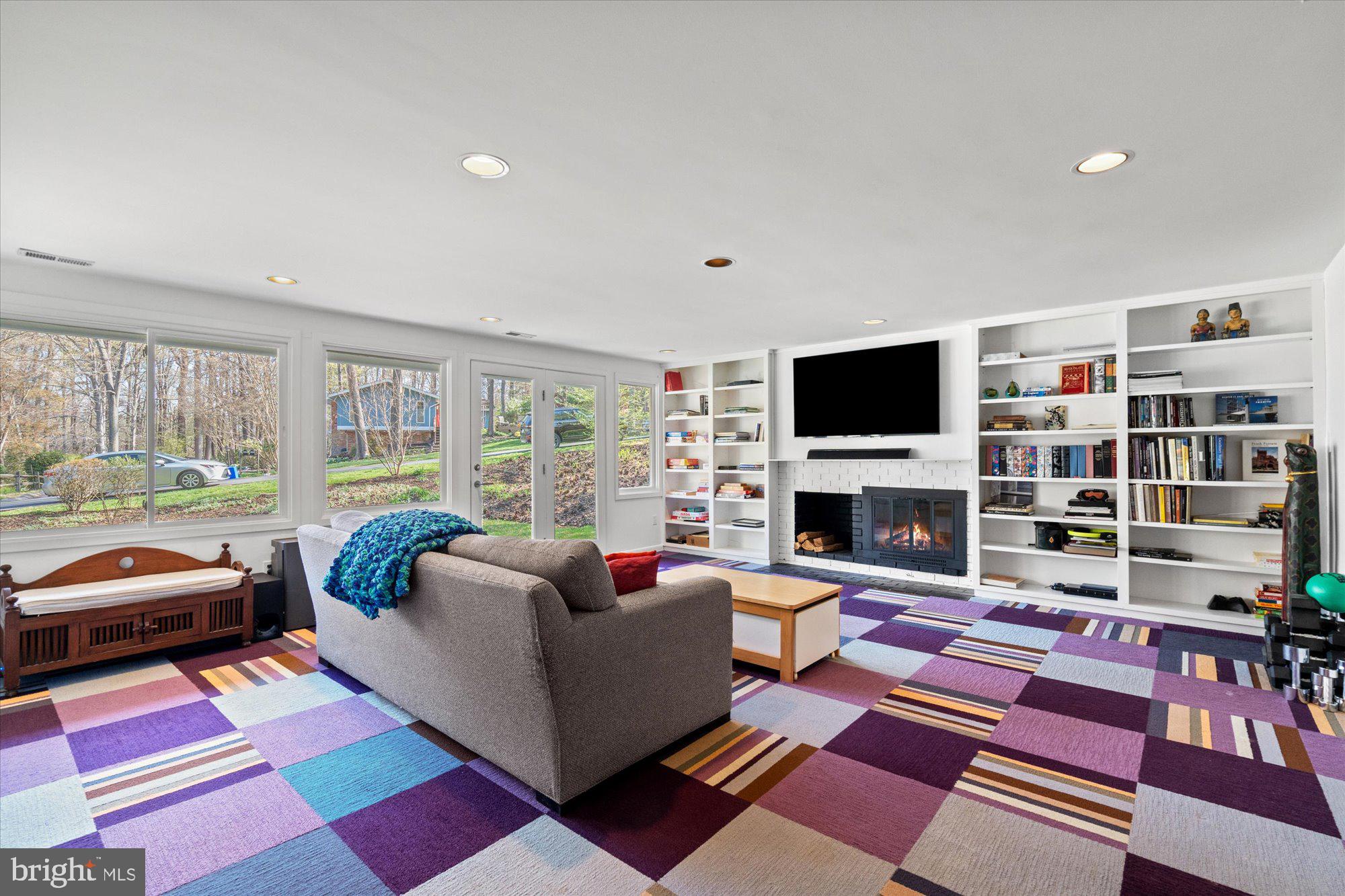 CARDEROCK SPRINGS - Residential