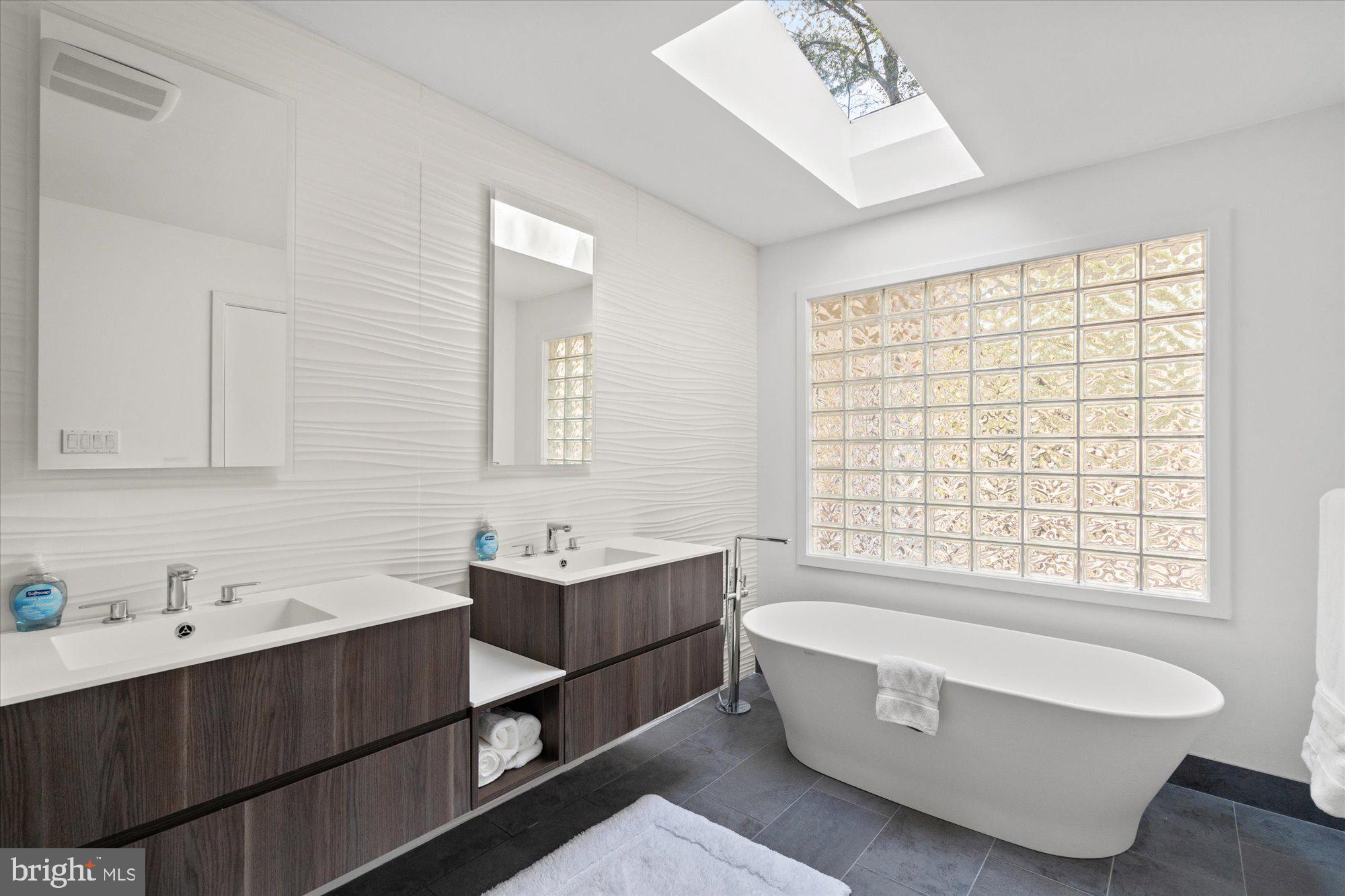 CARDEROCK SPRINGS - Residential