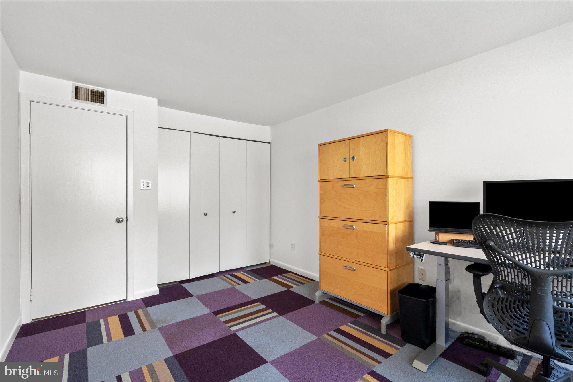 CARDEROCK SPRINGS - Residential