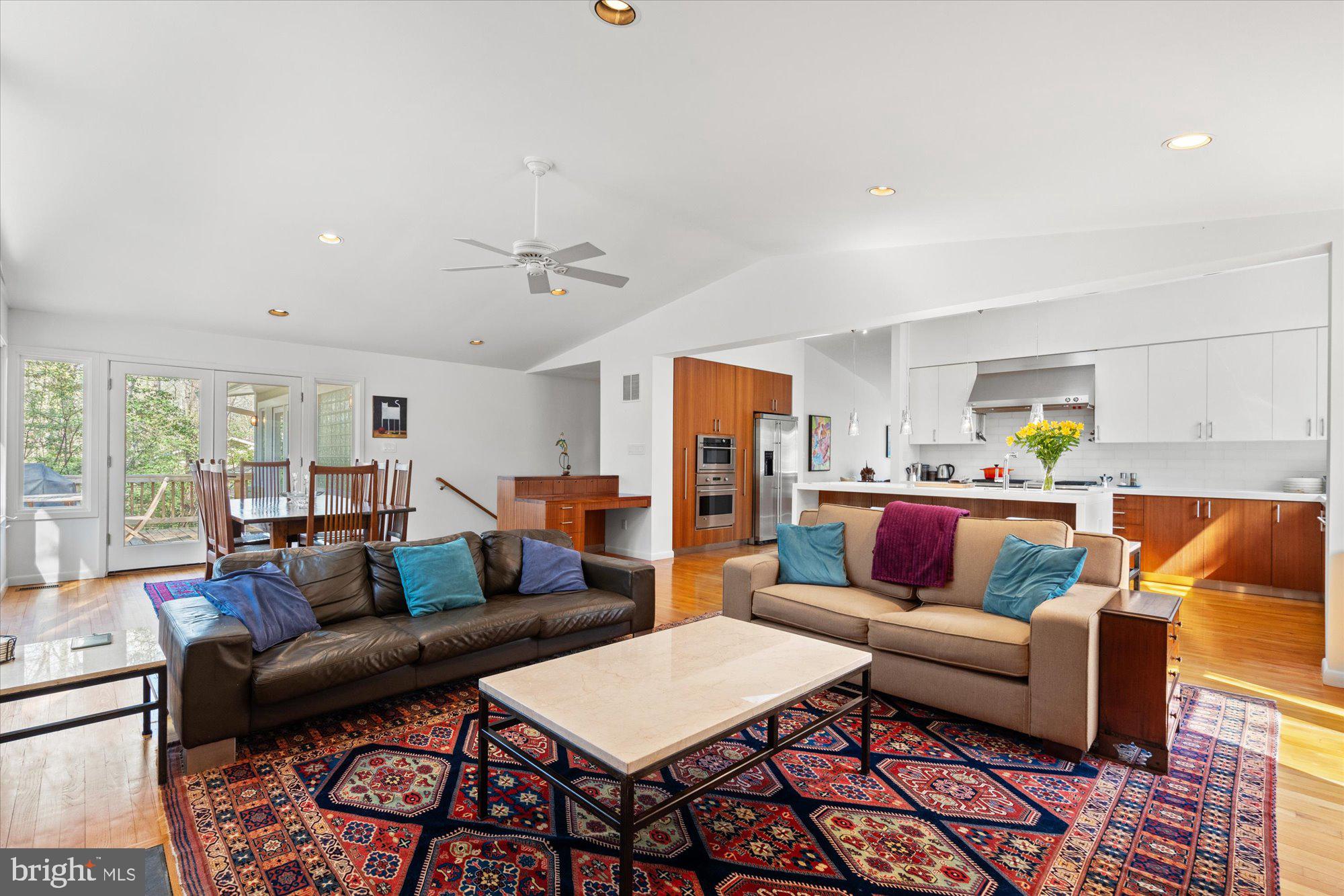 CARDEROCK SPRINGS - Residential