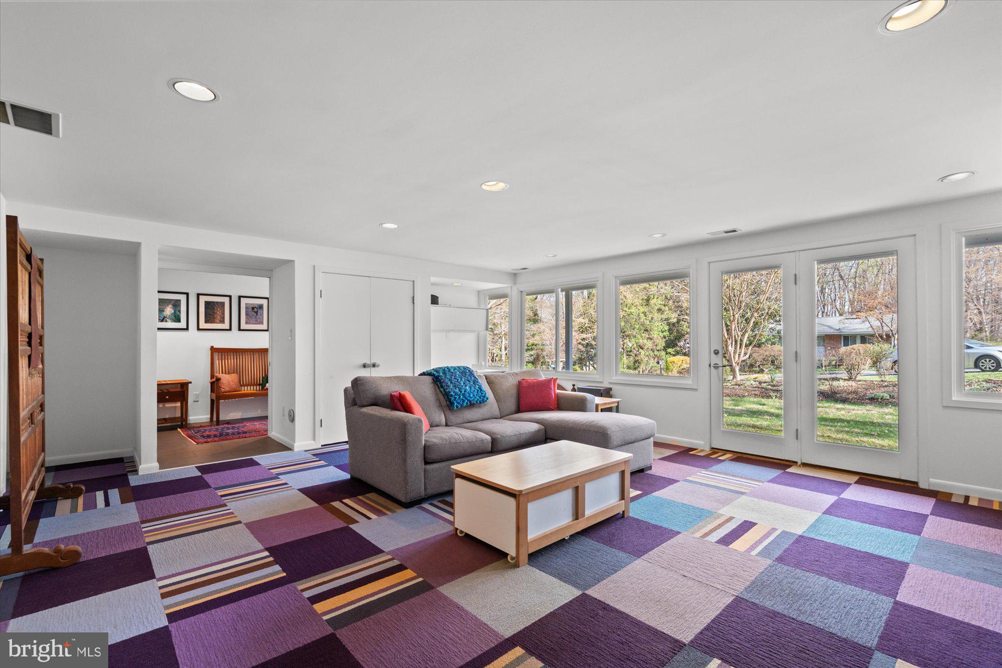 CARDEROCK SPRINGS - Residential